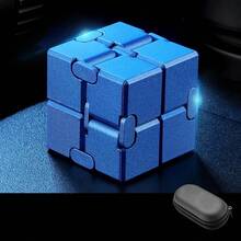 Tecforood 金属魔方指尖玩具，便携式多面翻转益智魔方，缓解压力、焦虑和注意力缺陷多动症，耐用金属感官桌面玩具，帮助集中注意力、放松身心、激发创造力和进行脑力训练，创新手持益智魔方，适合办公桌、旅行、学习和日常娱乐，独特的益智游戏和解闷神器。