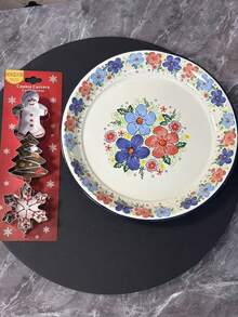 1个烤盘 + 1套圣诞饼干模具（姜饼人、圣诞树、雪花）。这套烤盘和饼干模具既可作为礼物赠送，也可用于烤箱烘焙，是一款全年适用的多功能烘焙模具。它适合家庭聚会和节日使用，也可作为礼物赠送给亲朋好友。 - 薔薇 - 查看 15