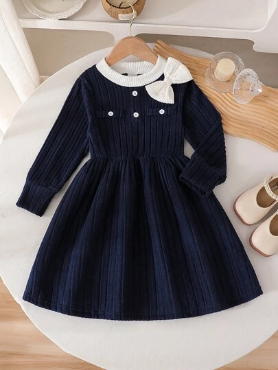 年轻女孩甜美简约连衣裙，高领纽扣设计，纯色学院风，蝴蝶结装饰，休闲简约派对连衣裙，日常穿着必备