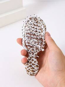 1 pieza Mini peine de bolsillo con estampado de leopardo, cepillo para el cabello, peine, herramientas para el cabello, productos y accesorios para el cabello para salón de belleza, artículos esenciales de viaje para hombres y mujeres, cepillo desenredante multiusos para cabello húmedo o seco, adecuado para todo tipo de cabello, regalo del Día de la Madre, peluquería, peluquería, juego de cepillos para el cabello, peine para el cabello, peine para rizos, cepillo desenredante, cepillo para el cabello de mujer, cabello, viaje, productos para el cabello, herramientas para el cabello, cosas para el cabello, barbero, accesorios de barbero, barbería, equipo de peluquería