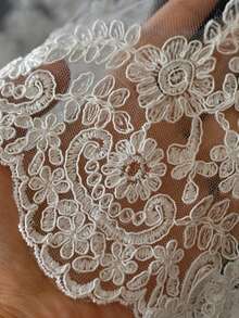 1.5m Long Single Layer Cathedral Veil For Bride, Lace Trim Hard Tulle Bridal Headpiece, Vintage Soft Tulle High-Quality Wedding Accessory, No Comb - 米色 - 查看 3