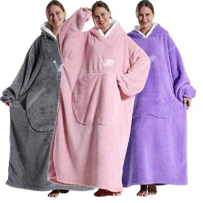 超大号连帽可穿戴毯，宽松版型，超级柔软保暖，正面苹果口袋设计，男女皆宜，大口袋设计，是馈赠佳品和居家舒适之选。