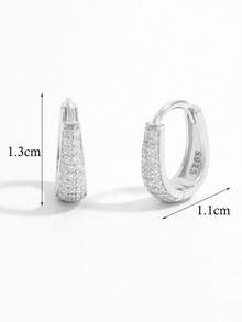 Vaerine 1對優雅、輕巧、簡約、閃亮且經典的925純銀人工石半圓形雙環耳環，適用於女性約會、派對及日常穿戴，在作為飾品和禮物時彰顯她們的魅力，非常適合用於節日