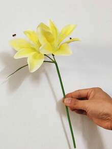 1/5PCS 人造百合花茎，简单的涤纶假花，适用于家居装饰、情人节、生日毕业礼物，适合新年、万圣节、圣诞节、婚礼胸花、生日、母亲节和家居装饰使用（款式随机）1PC/3PCS/5PCS 人造花采用柔软的聚氯乙烯材料制成，形状灵活且易于存放，非常适合家居装饰