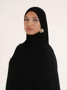 1件装女士简约经典纯色优雅休闲流苏针织头巾围巾，柔软莫代尔面料，适合日常生活、外出和聚会，可搭配连衣裙、沙滩装、假日装等。 - 黑色 - 查看 4