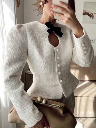 Doriss 精致撞色镂空领收腰小A字大衣，全白，演唱会服装，秋季服装，纯色，适合晚餐，老钱波西米亚风，情人节服装，秋冬，万圣节