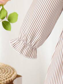 少女校服蝴蝶结刺绣针织背心+条纹长袖翻领衬衫裙两件套 - 棕色 - 查看 4