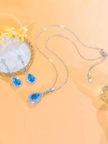 طقم مجوهرات من قلادة وأقراط معلقة مرصعة بحجر المكعب بشكل قطرات ماء لامعة باللون الأزرق الفاتح، هدايا لحفلات الخطوبة والمناسبات للنساء