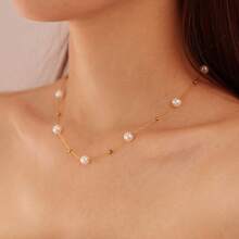 1 Stück zierliche, minimalistische, elegante 18K vergoldete Edelstahl Perlenkette Choker Halskette, verblassungsbeständig, verstellbare Länge, ideal für Hochzeiten, Alltagsanlässe und täglichen Gebrauch