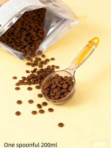 Cucharón de comida para mascotas multifuncional con diseño transparente, lo que le permite verificar la cantidad de comida y si se ha echado a perder. Cuenta con un diseño fácil de limpiar y enjuagar, y viene con una opción de colgar para un almacenamiento conveniente. El mango se puede convertir en un clip de sellado de uso regular.