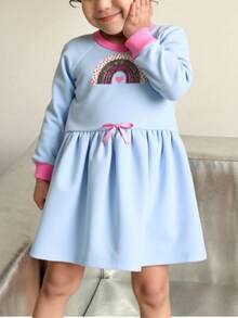 Vestido para niña pequeña de 2 y 3 años (talla extra 3X) con variante en rosa y en azul confeccionado en tejido de punto con manga larga y aplicación de arcoiris con glitter y lentejuela - Azul - Ver 1