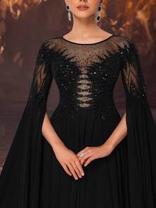 DELLA COUTURE 黑色圆领晚礼服，饰以闪亮珠饰，是派对、舞会、婚礼和其他正式场合的理想之选。喇叭裙摆长款鸡尾酒礼服，春季派对必备。 - 黑色 - 查看 5