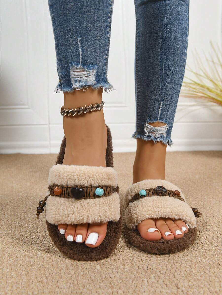 Ciabatte da donna con pendente intrecciato, design con perline e punta aperta, ciabatte morbide e piatte, ciabatte con frange soffici e punta aperta - per interni/esterni, con suola in memory foam stile retrò, ciabatte da camera con perline, comoda vestibilità, stile slip-on, novità autunno/inverno 2025, adatte come regalo per donne, mamme, amiche e damigelle. Scarpe da casa con bordo riccio e soffice, disponibili nei colori caffè, cachi, beige e altri.
