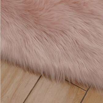 1pc 50*60cm Plush Heart-Shaped Floor Mat, 6cm Long Shiny Faux Wool Soft Carpet, Suitable For Floor, Chair, Sofa, Kitchen, Bed, Glass Room, Tea Room, Living Room And Other Home Decor, Valentine's Day Gift