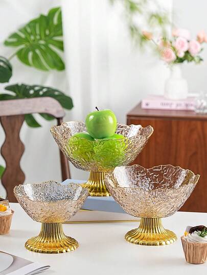 1个花形托盘/底座托盘/水果碗，金色镶边，PET塑料材质，经久耐用，适用于甜点、糖果、蛋糕、水果等，可用于日常使用、节日、派对、餐厅、活动等场合。