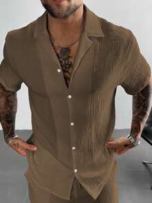 男士休闲度假衬衫，适合夏季外出和日常穿着，采用经典纯色宽松短袖设计，纽扣闭合。 - 棕色 - 查看 2