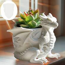 Moule de bougie en silicone avec relief de dragon maléfique de conte de fées pour pots de fleurs en plâtre et béton. Moule de bougie cylindrique en silicone avec relief de dragon ailé. Moule de moulage en résine 3D de dragon dinosaure majestueux, convient pour la fabrication de bougies, de pots à succulentes et de projets en argile et résine. Moule réutilisable, facile à démouler, convient pour les décorations de fêtes et de la maison.