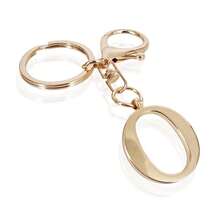 1 Stück hochwertiger und eleganter Schlüsselanhänger mit Goldbuchstaben, dreidimensionaler Anhänger mit Buchstaben A-Z, stilvoller Schlüsselanhänger aus Legierung, Charm für Tasche, Rucksack, Autoschlüssel, perfektes Accessoire für den täglichen Gebrauch von Frauen, tolles Geschenk für Paare, klassischer und einfacher Schlüsselanhänger, Dekoration, Taschenzubehör, geeignet als Geschenk für Freunde, Familie, Paare, Freundinnen, wichtige Geschenke, Urlaubssouvenirs