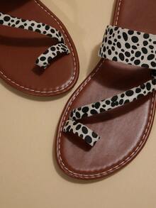 Plus Size Women Round Toe Leopard Print Open Toe Comfortable Flat Slippers Sandals, Casual Fashion Outdoor Beach Shoes For Summer