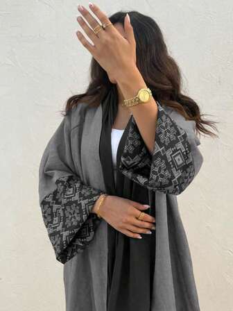 1 Piece Of Ladies' Elegant Classic Multi-Color Printed Geometric Pattern Splicing Sleeve Bohemian Style Abaya Robe Showcases Elegance And Refined Style, Suitable For All Seasons And Cultural Events, Suitable For Daily And Formal Occasions, Suitable For All Seasons, Multi-Purpose Parties, Holidays And Travel