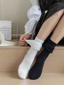 1 par de calcetines de burbuja sin hueso para mujer, calcetines de media caña con estampado en relieve blanco y negro estilo princesa, ajuste holgado para otoño/invierno