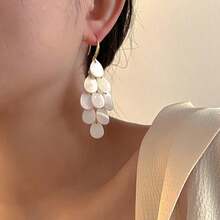 A Pair Of Fashionable Spring And Summer Imitation Shell Glossy Tassel Women's Earrings, Suitable For Daily Wear, Holidays, Parties, Weddings, Engagements, Banquets, Beach Vacations, Gifts For Friends, Mother's Day Gifts - 白色 - 查看 8