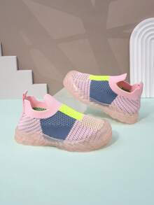 زوج من أحذية رياضية كاجوال منسوجة ذات نمط كتل اللون، قاع ناعم وغير انزلاقي، أصابع مستديرة، مناسبة للمدرسة/اللعب في الخارج، قابلة للتنفس وناعمة للأطفال