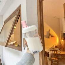 Cốc nhựa có ống hút dung tích lớn, được thiết kế dành cho học sinh, tiện lợi khi uống và chống vỡ. - Nhiều màu - Xem 3