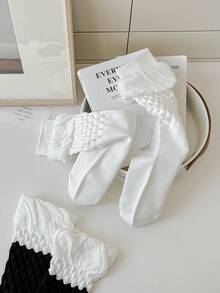 1 par de calcetines de burbuja sin hueso para mujer, calcetines de media caña con estampado en relieve blanco y negro estilo princesa, ajuste holgado para otoño/invierno