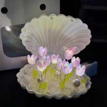 1 peça de abajur em formato de tulipa, luminária floral de plástico criativa feita à mão, abajur decorativo de mesa de cabeceira, enfeite de mesa para casa, iluminação romântica para ambiente de quarto, abajur compacto para sala de estar, luminária de aniversário em formato de tulipa. Ideal como presente de aniversário para meninas, mães ou namoradas, também adequado para o Dia dos Namorados. Perfeito para presentear, decorar a casa, compor o quarto, dar estilo à sala de estar, decorar festas e exibir em mesas.