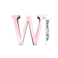 玫瑰金字母墙贴 A-Z - 单个字母高度 10cm/15cm/20cm，亚克力镜面，带 1cm 厚泡沫背衬。双层设计呈现 3D 立体效果；单层设计更显简约。自带背胶，可粘贴于墙面或玻璃上。撕下保护膜即可展现镜面效果。