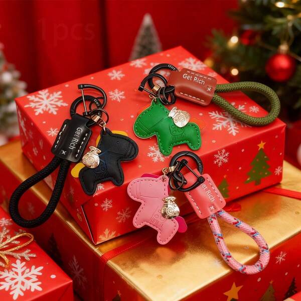 1 Piece Of Leather Horse Shaped Keychain With "Wealth" Pendant, Cute Women's Key Accessory, Christmas/Halloween Gift, Luxury Handbag Accessory, Halloween Valentine's Day Gift Souvenir, Car Parts Package, Charm School, Cute Gothic Y2k Bag Charms Car Accessories Teacher Friend Sister Gift Ideas