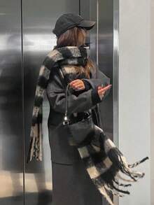 1pc Small Plaid Scarf, Soft & Warm For Autumn/Winter For Dress - Black and White - View 3