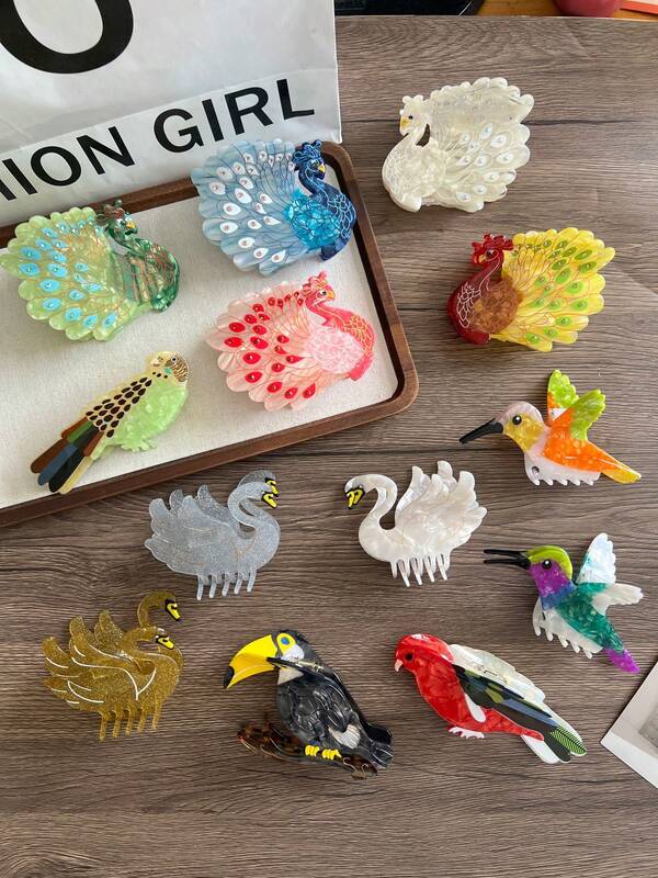1pc Forest Bird Themed Hair Clip, Cartoon Parrot Colorblock Hair Accessory, Creative Cute Large Shark Claw Hair Clip, Versatile Acetate Woodpecker Hair Clip, Peacock French Animal Hair Pin, Novelty Large Shark Claw Hair Clip, New Acetate Peacock Claw Hair Clip, Unique Bird Hair Clip, Large Animal Shark Claw Hair Clip, Wholesale Voluminous Hair Accessory Winter Hair Clutch Elegant Claw Clips