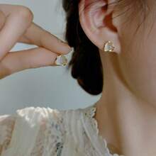 Pendientes de botón de piedras preciosas triangulares hipoalergénicos de plata de ley 925, pendientes triangulares coloridos y lindos para niñas, pendientes elegantes para mujeres adecuados para uso diario y fiestas