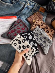 4 paia di calze alla caviglia casual di moda con stampa leopardata per donne, traspiranti e confortevoli, regalo di Natale, colori casuali, adatte per uso quotidiano e uscite, per tutte le stagioni