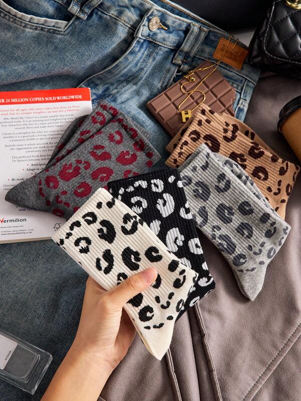 4 paia di calze alla caviglia casual di moda con stampa leopardata per donne, traspiranti e confortevoli, colori casuali, adatte per uso quotidiano e uscite, per tutte le stagioni