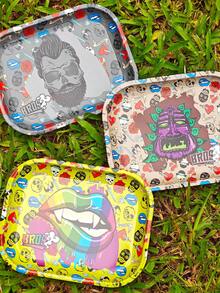 1个创意印花金属烟灰缸，锡制香烟架，吸烟配件，送给家人和朋友的理想礼物，圣诞节、万圣节、情人节、生日、派对 - 彩色 - 查看 1