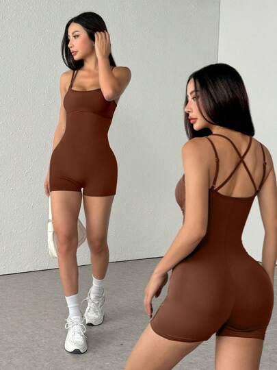 Mono de yoga con espalda descubierta, estilo audaz y juvenil