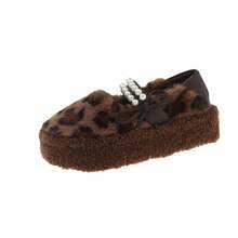 Women Athletic & Outdoor Sandals & Slides