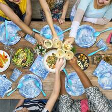 168pcs Frozen Birthday Party Supplies, Disposable Snowflake Paper Plates, Cups, Napkins,Cutlery And Tablecloth For Christmas Winter Wonderland Frozen Birthday Party Decorations Serves 24 - Đông lạnh - Xem 6