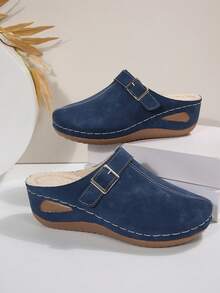 Ciabatte con zeppa eleganti da donna in taglie comode, scarpe slip-on con fibbia decorativa, zeppa spessa e suola morbida, comode e adatte per l'autunno/inverno, per casual, passeggiare e andare al lavoro