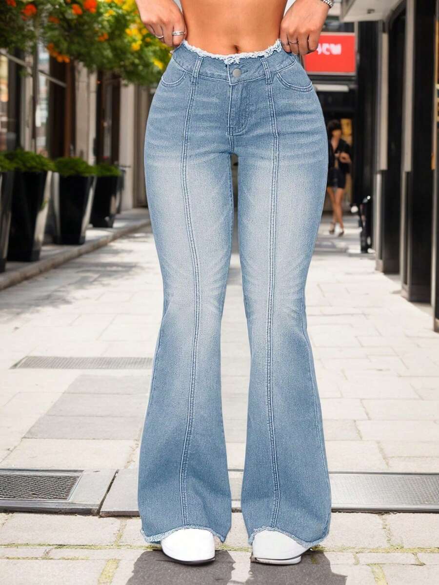 Pantalones vaqueros ajustados de campana para mujer - Lavado enzimático, bordes deshilachados y mezclilla elástica - Lavado ligero - Ver 1