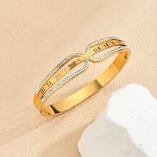 A Women's Roman Numeral Diamond Bracelet, Designed In 18K Gold, Inlaid With White Zirconia, Made Of Titanium Steel And Hypoallergenic, With An Adjustable Opening. It Is A Light Luxury Retro Style Jewelry Suitable For Daily Commuting And Formal Dinner Occasions.