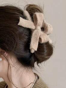 1pc Plush Knitted Bow Hair Clip For Girls - A Simple And Elegant Hair Accessory For Updos Winter Hair Clutch Elegant Claw Clips