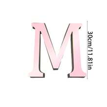 玫瑰金字母墙贴 A-Z - 单个字母高度 10cm/15cm/20cm，亚克力镜面，带 1cm 厚泡沫背衬。双层设计呈现 3D 立体效果；单层设计更显简约。自带背胶，可粘贴于墙面或玻璃上。撕下保护膜即可展现镜面效果。