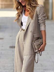 This Is A Retro Checkered Women's Suit Jacket With A European And American Style. It Is Loose And Slimming, A Versatile And Casual Choice For Work And Commuting. Made Of Woven Fabric, It Is Simple And Neat, A Must-Have For Daily Use At Home And In The Office All Year Round