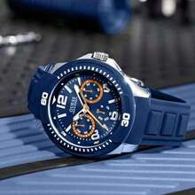 Guess Reloj de cuarzo para hombre con caja de acero inoxidable, correa de silicona y esfera con manecillas. Adecuado para uso diario y deportivo W0967G2