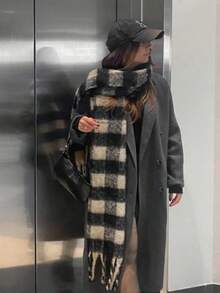 1pc Small Plaid Scarf, Soft & Warm For Autumn/Winter For Dress - Black and White - View 2
