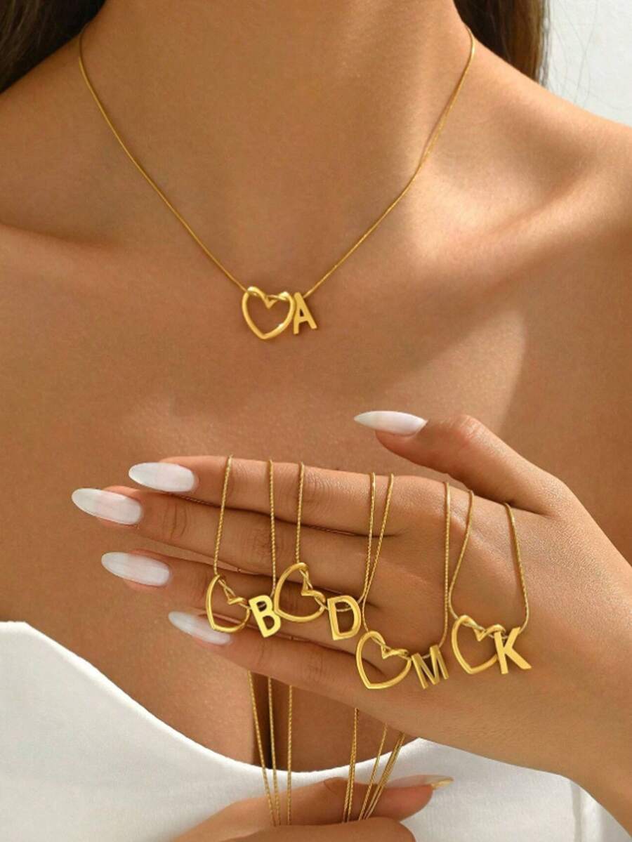 This Is A Fashionable And Elegant 18k Gold-Plated Minimalist Heart-Shaped 26-Letter Series Stainless Steel Necklace For Women. It Is Suitable For Daily Outfit Matching And As A Gift For Women.